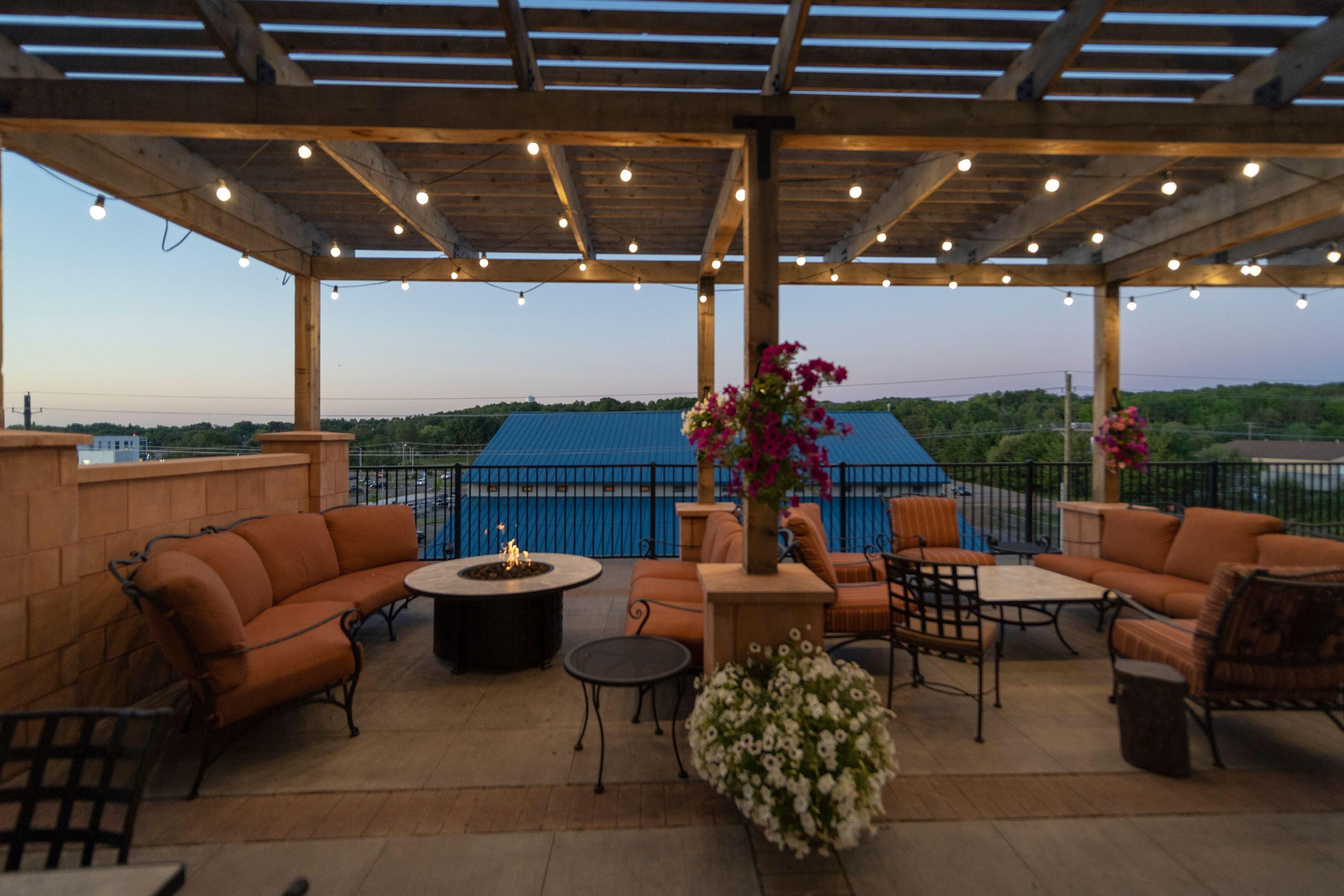 Staybridge Suites Marquette By Ihg Eksteriør billede