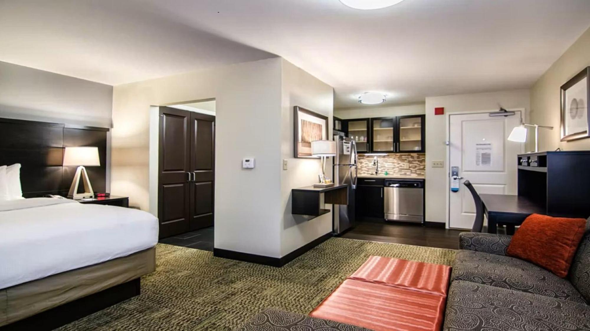 Staybridge Suites Marquette By Ihg Eksteriør billede