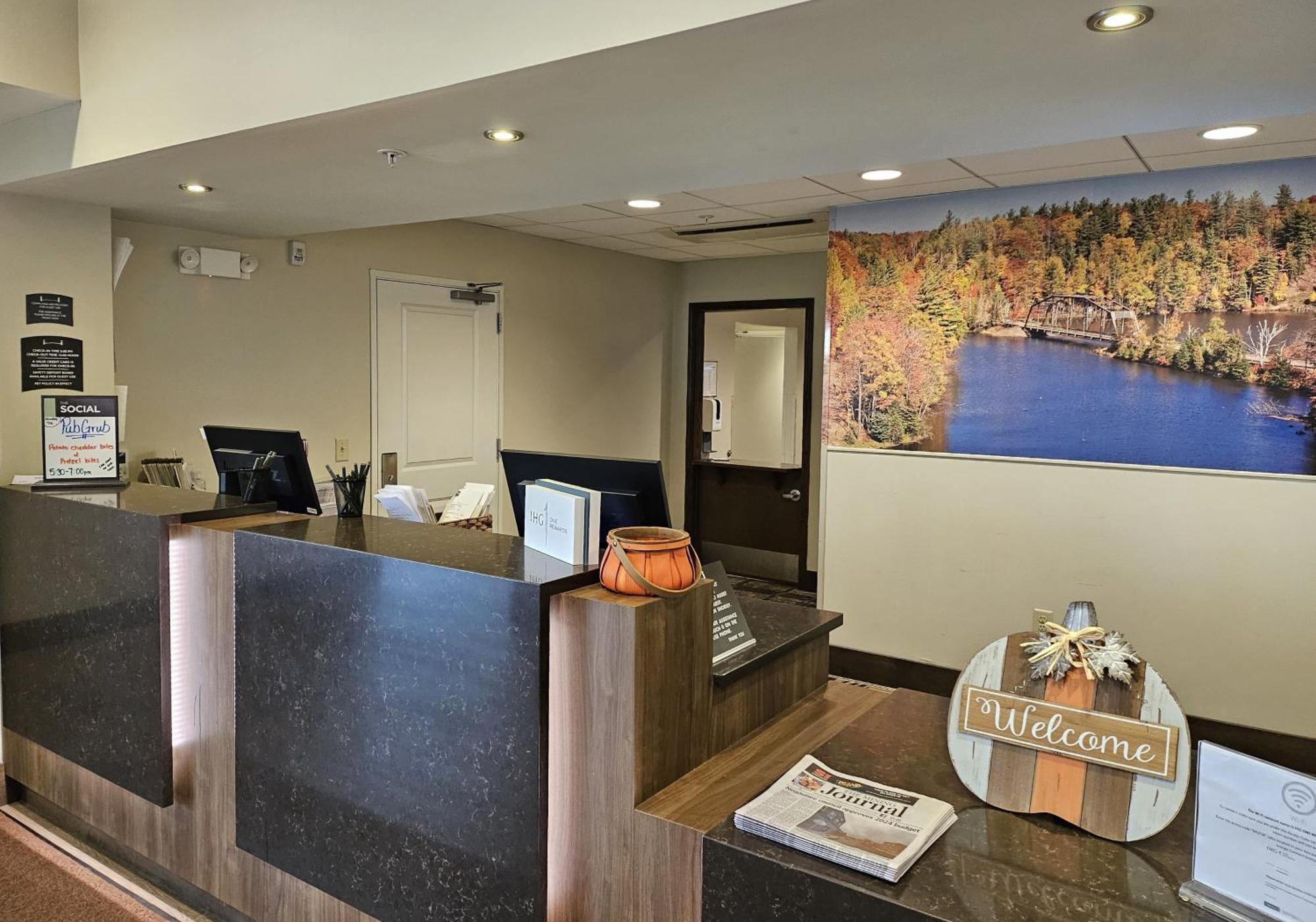 Staybridge Suites Marquette By Ihg Eksteriør billede