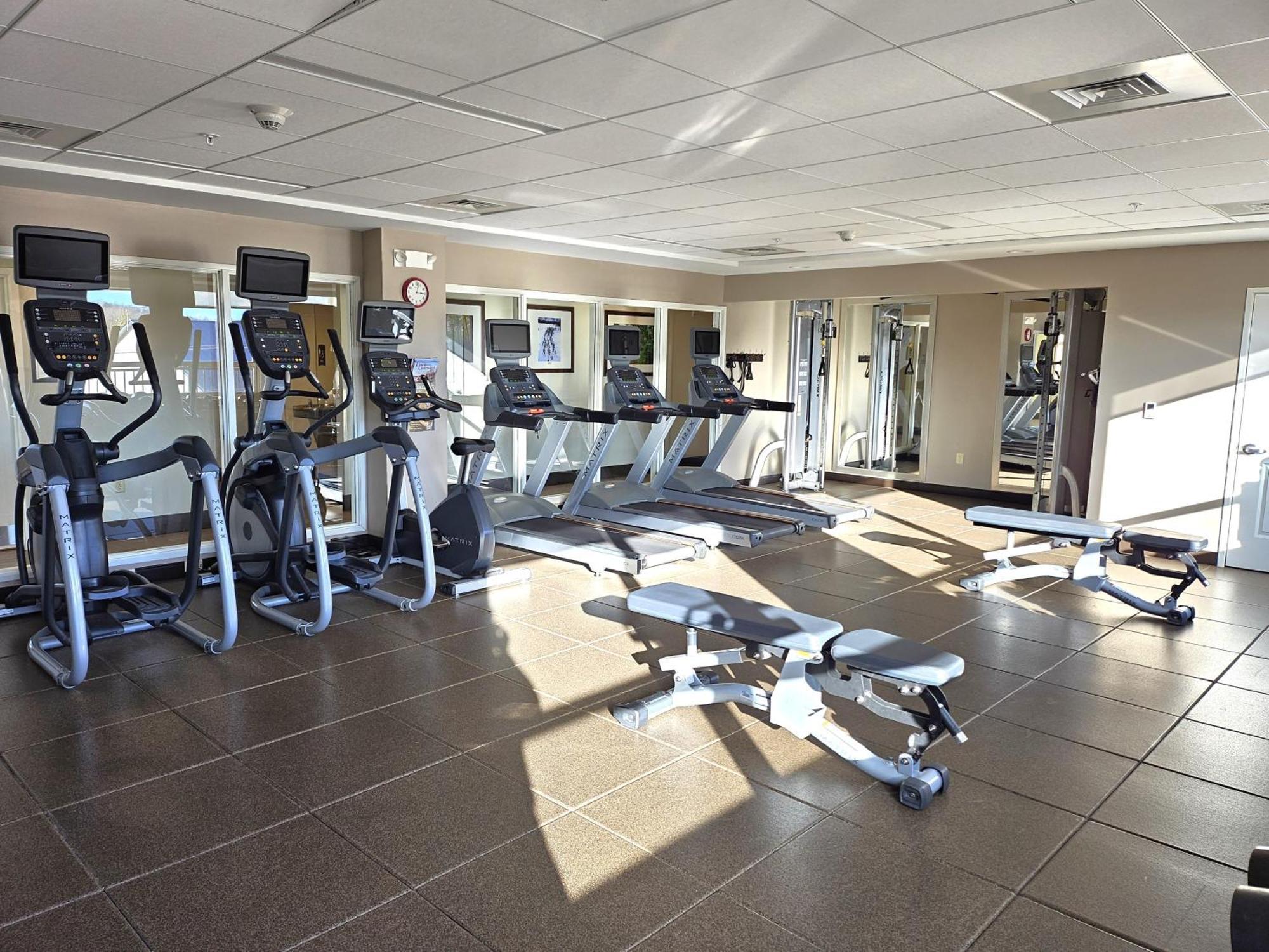 Staybridge Suites Marquette By Ihg Eksteriør billede
