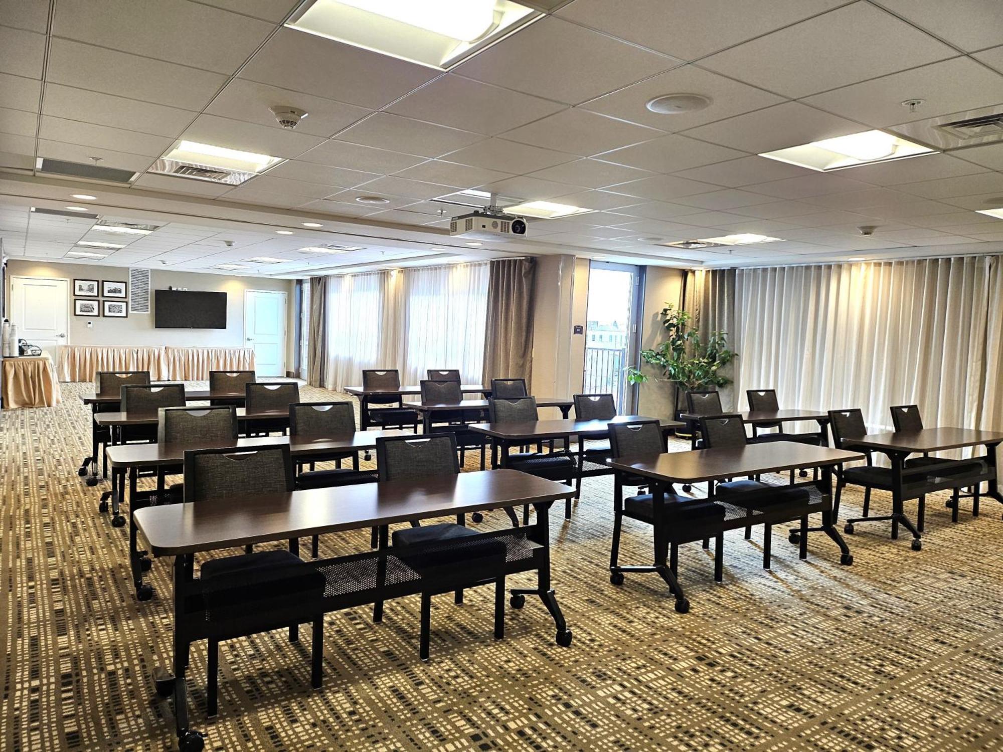 Staybridge Suites Marquette By Ihg Eksteriør billede