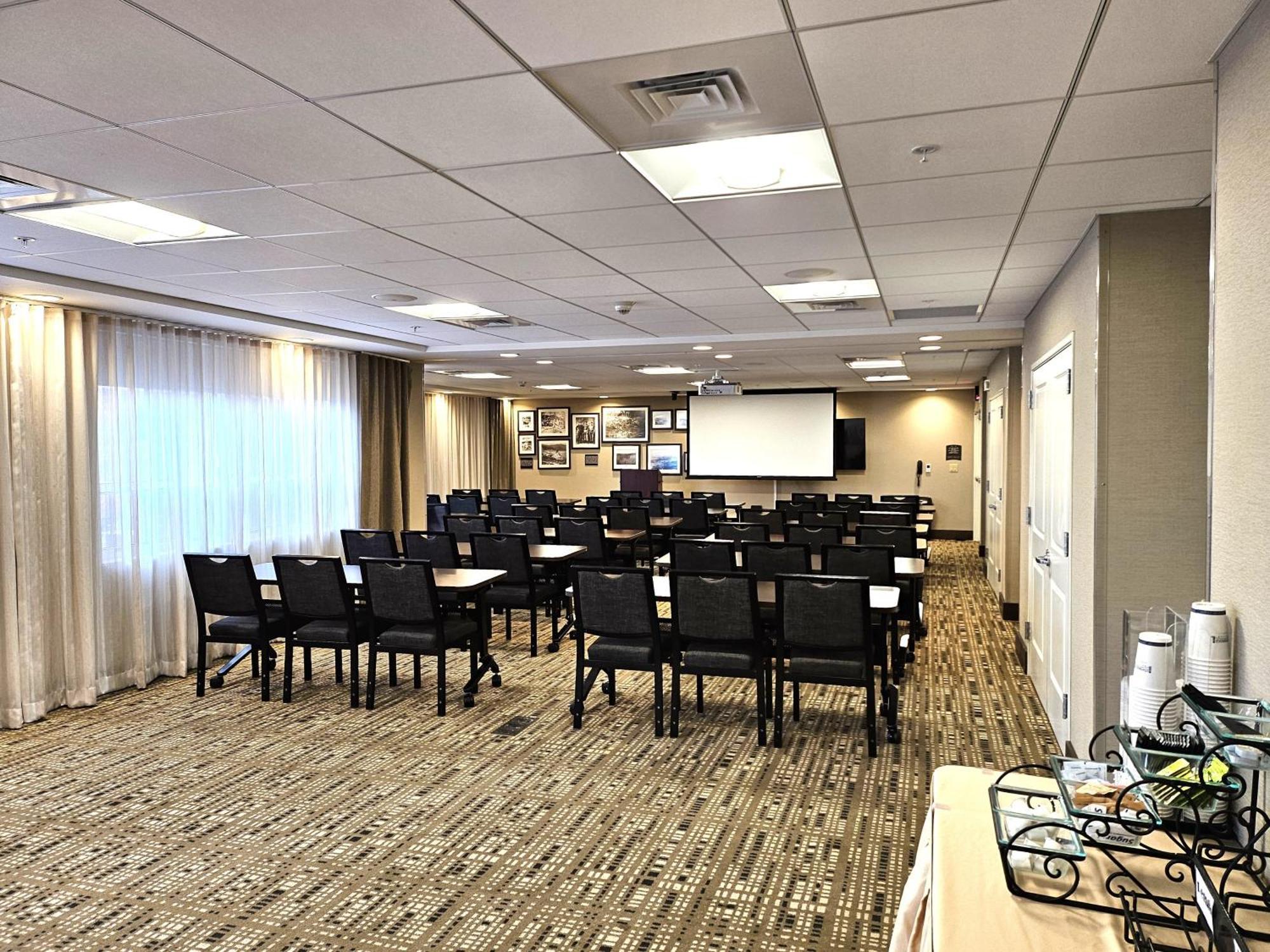 Staybridge Suites Marquette By Ihg Eksteriør billede