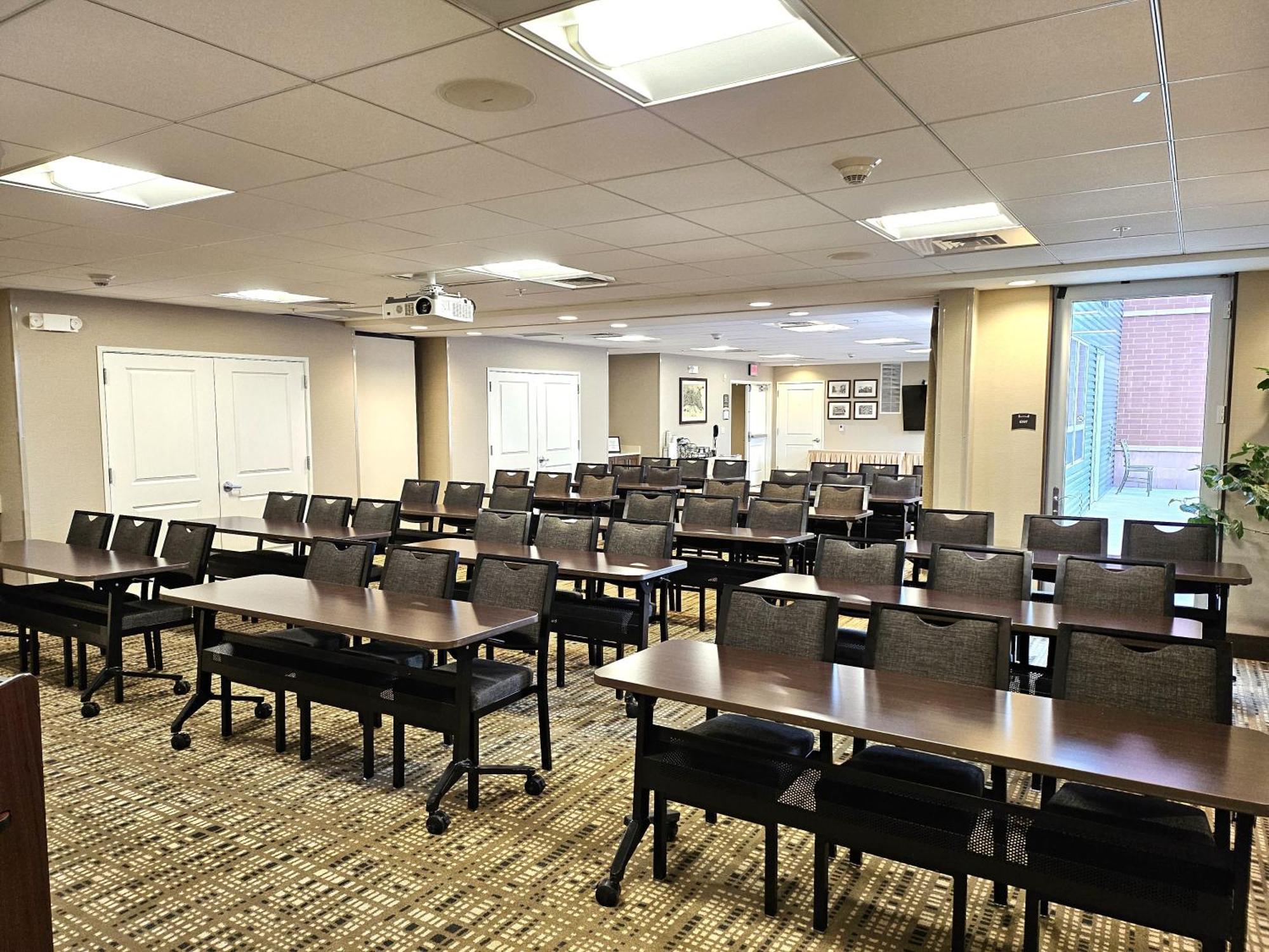 Staybridge Suites Marquette By Ihg Eksteriør billede