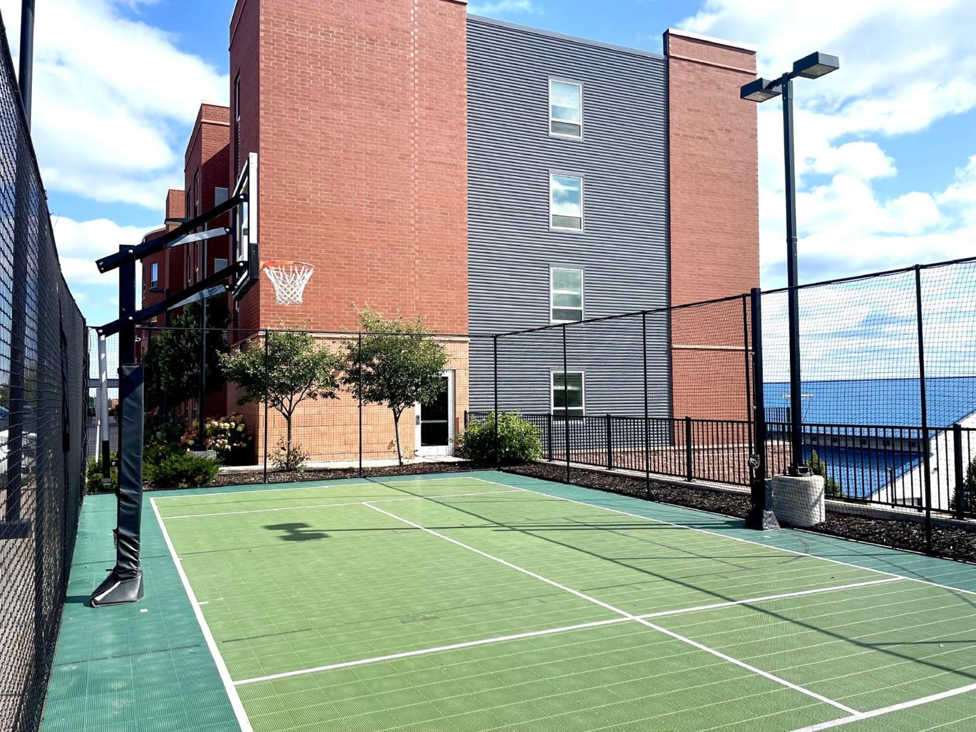 Staybridge Suites Marquette By Ihg Eksteriør billede